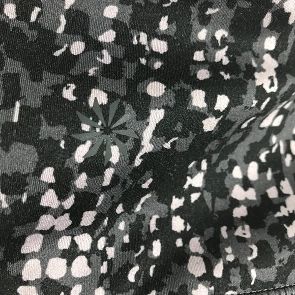 NWOT Athleta Black Serpent Salutation Leggings - Picture 6 of 6